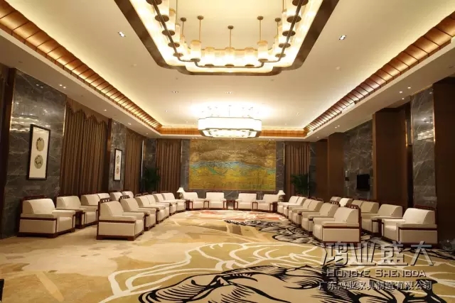 优异顶级质感，质地坚实，奢华层次