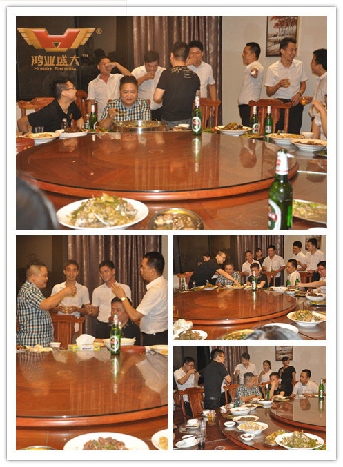  在餐桌上各人相互敬酒，你一杯，我一杯，气氛很是融洽，虽然在气氛融洽的同时老板为每一位员工逐一表达了谢意，谢谢为公司的支付，同时为每位员工赠予了一盒月饼。让员工感受到了老板以及公司对他们的厚爱