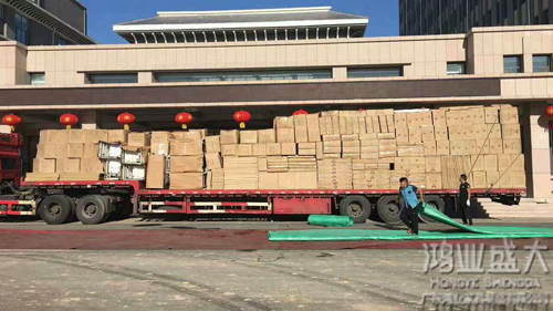 大发500官网装置工人卸货